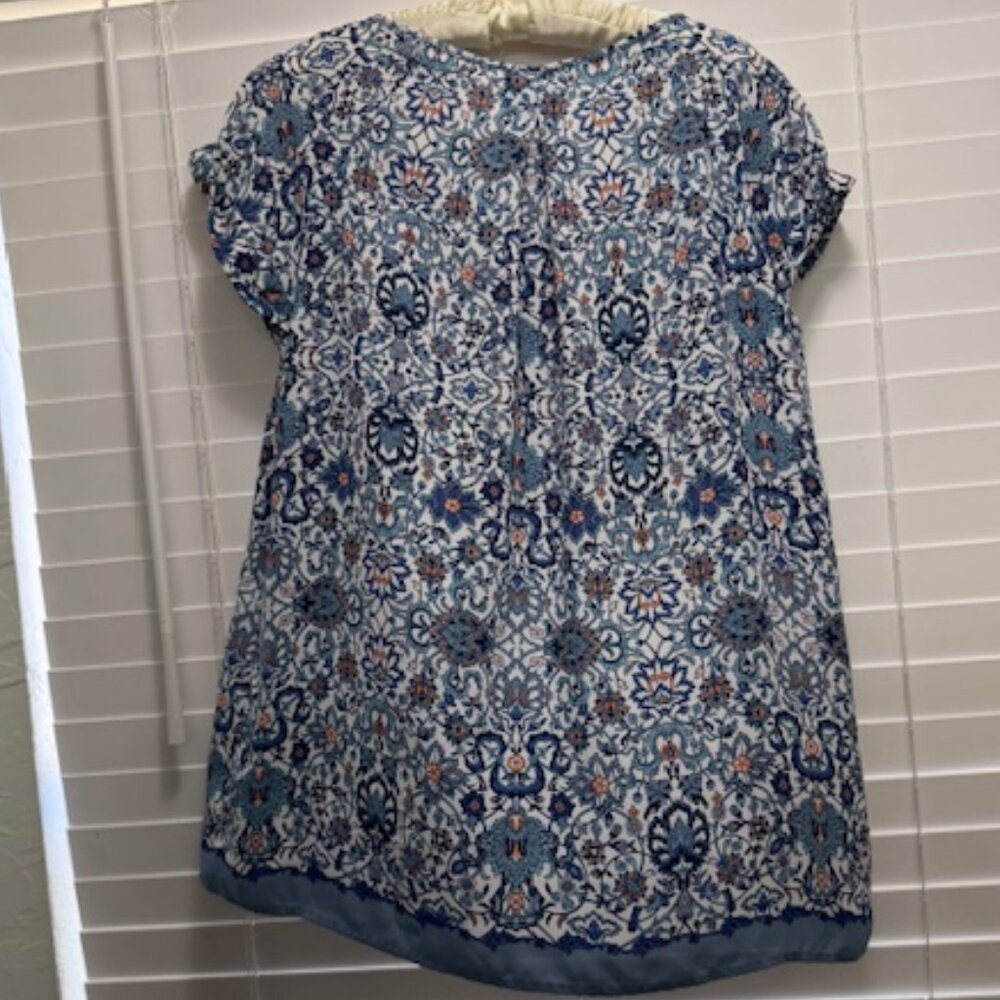 Max Studio v-neck cap sleeve blue & white pattern lightweight blouse: Size M - Picture 2 of 5